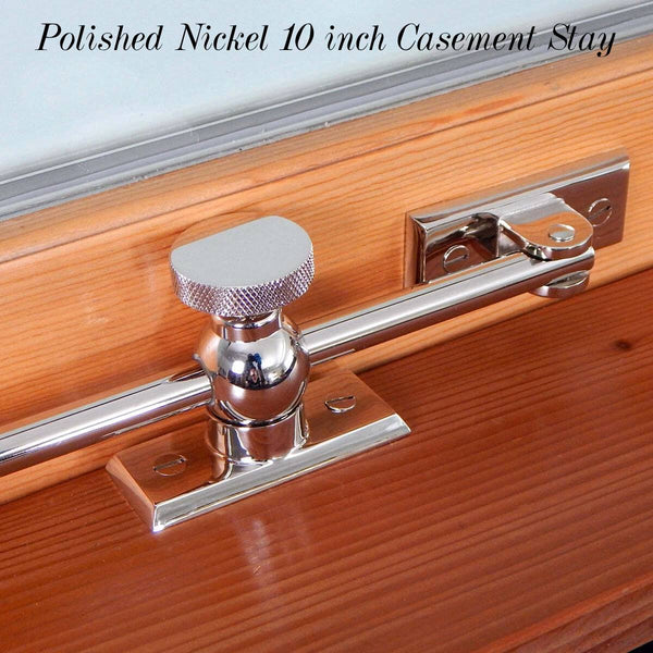 開き窓のアジャスター。さまざまな仕上げが可能なソリッドブラス構造。